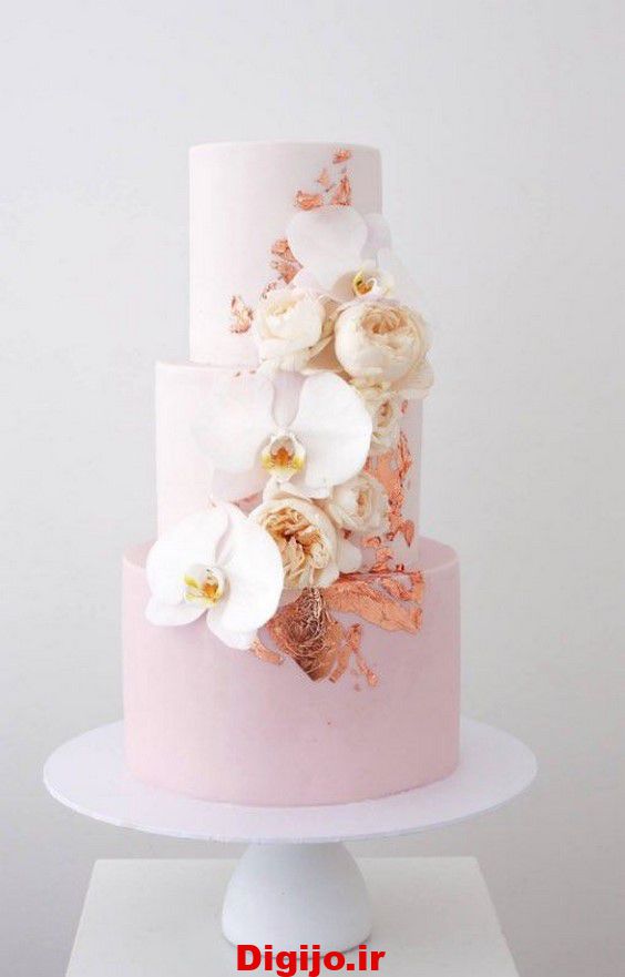 کیک عروسی سه طبقه صورتی